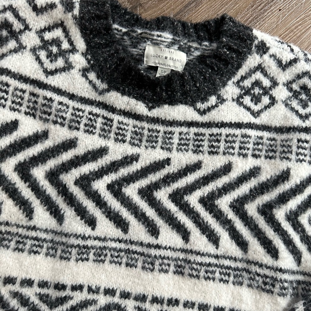 Lucky Brand Charcoal Grey and Off White Geometric Crewneck Sweater - Picture 8 of 9